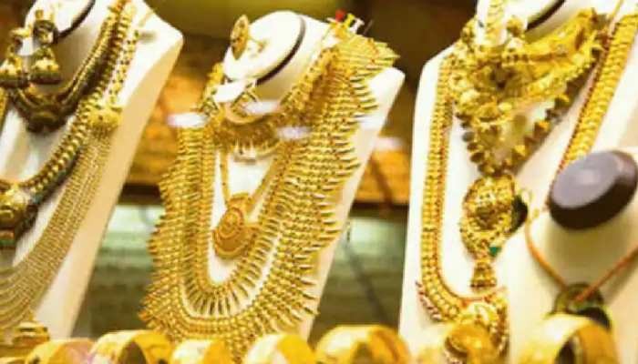 सर्दियों के सीजन में सोना खरीदने का शानदार मौका मिल रहा है जहां सोना का रेट 3900 और चांदी का रेट 18000 रुपया हो चुका है।